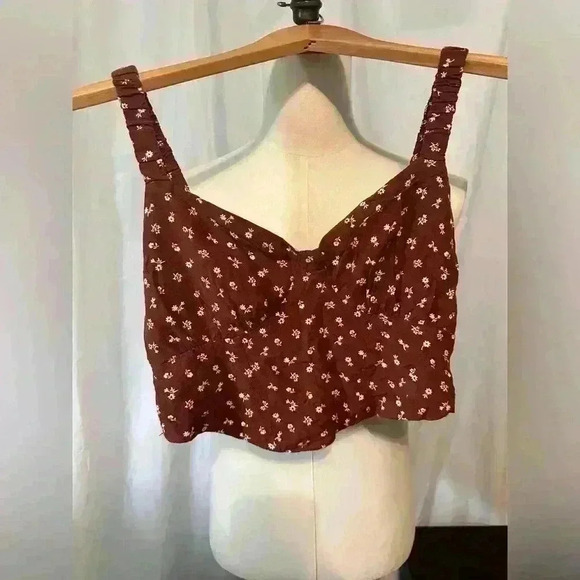 Kendall And Kylie Crop Top. Size Small.  Pull On. Roushed Back. Floral. Brown - Picture 1 of 8